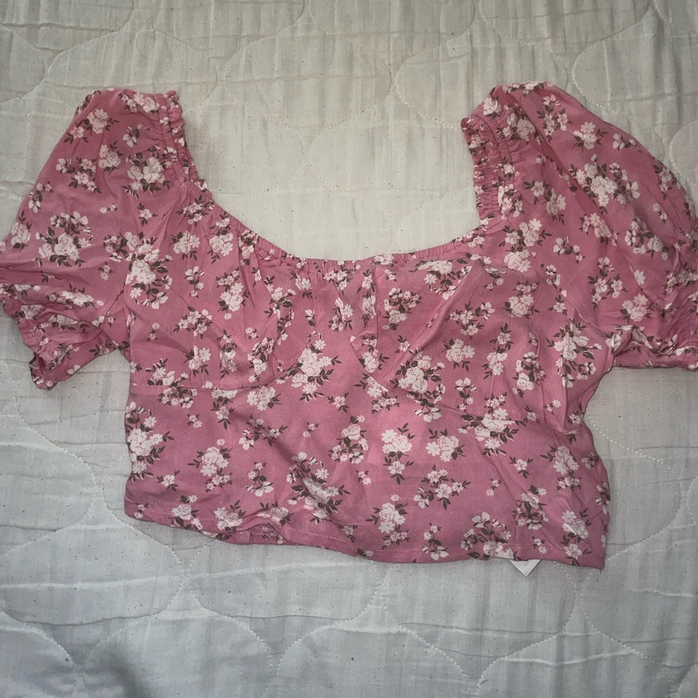 Hollister Pink & white floral crop top